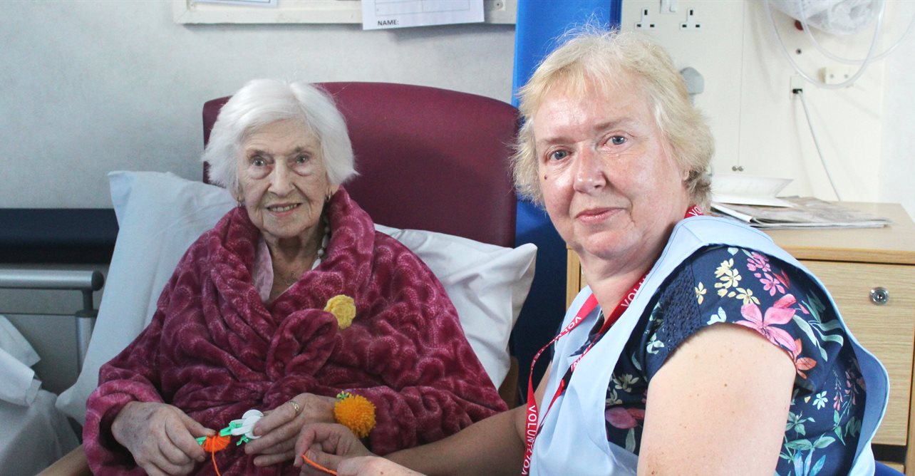 Patient Mair Whitby and Jennie Gatley, craft volunteer on ward G4
